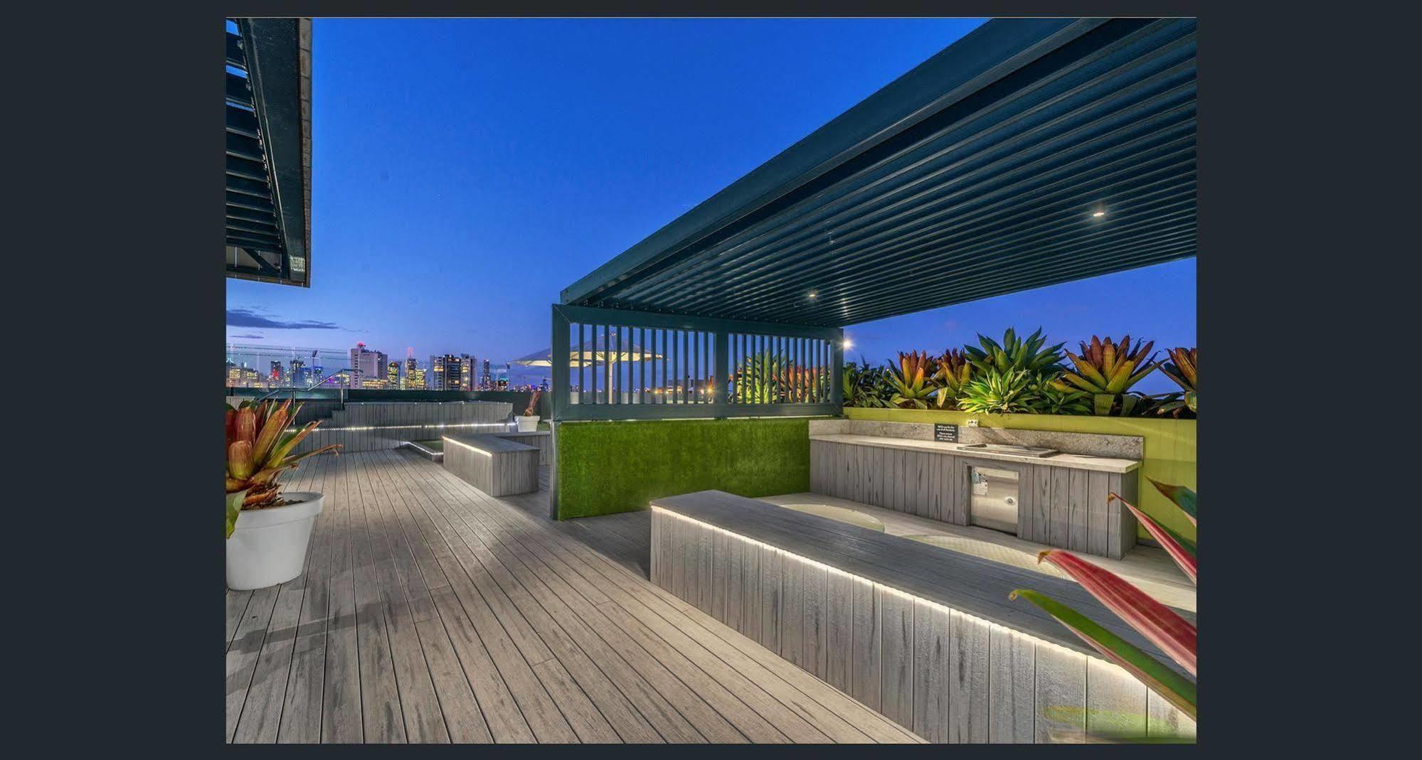 Eastwood Apartments Брисбен Экстерьер фото Rooftop BBQ area
