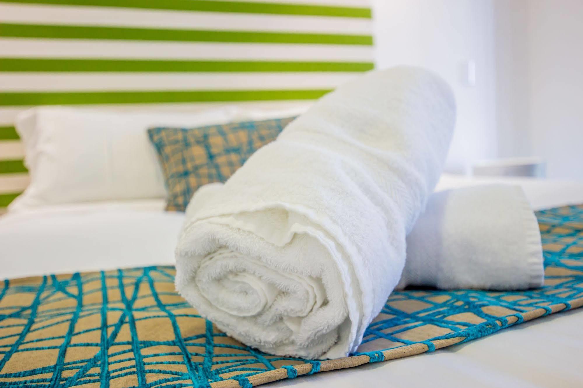 Eastwood Apartments Брисбен Экстерьер фото A rolled bath towel